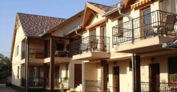 Mediterran Apartman Es Vendeghaz Hajdúszoboszló Екстериор снимка