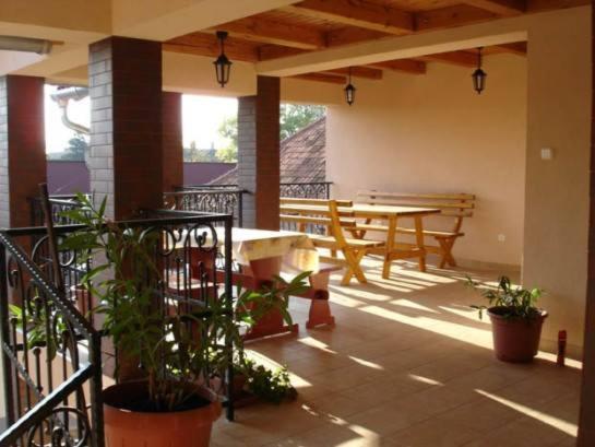 Mediterran Apartman Es Vendeghaz Hajdúszoboszló Екстериор снимка