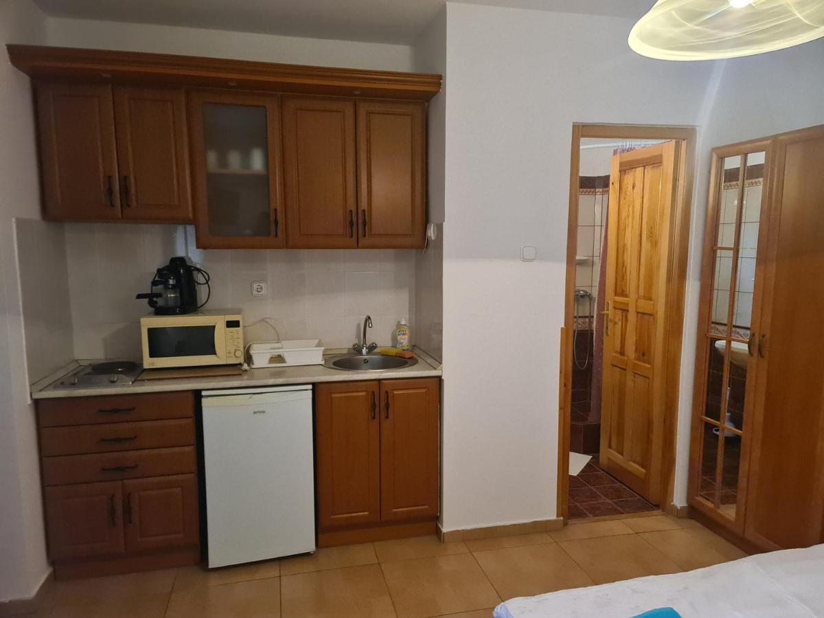 Mediterran Apartman Es Vendeghaz Hajdúszoboszló Екстериор снимка