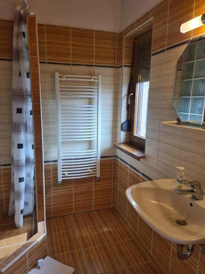Mediterran Apartman Es Vendeghaz Hajdúszoboszló Екстериор снимка