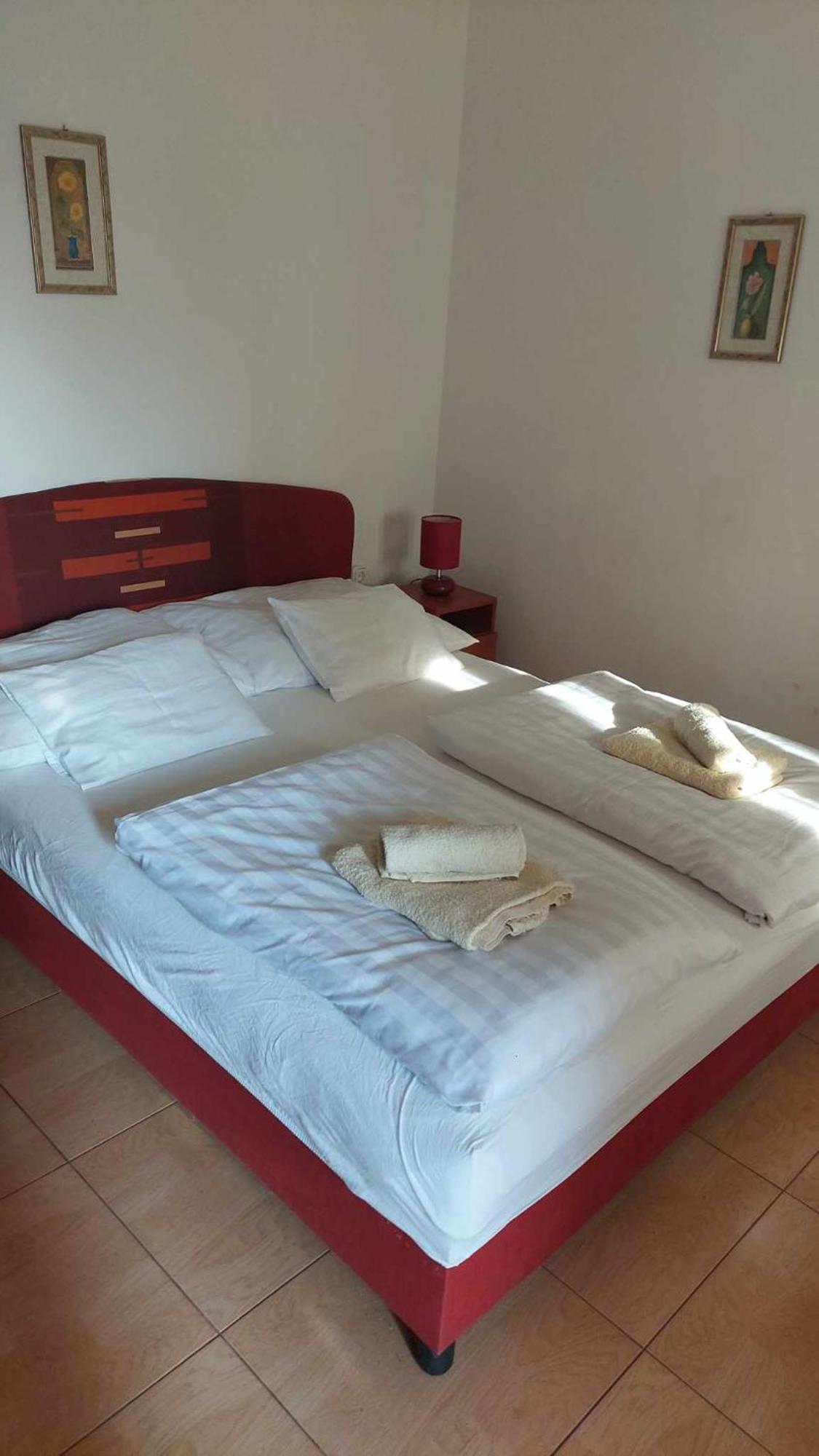 Mediterran Apartman Es Vendeghaz Hajdúszoboszló Екстериор снимка