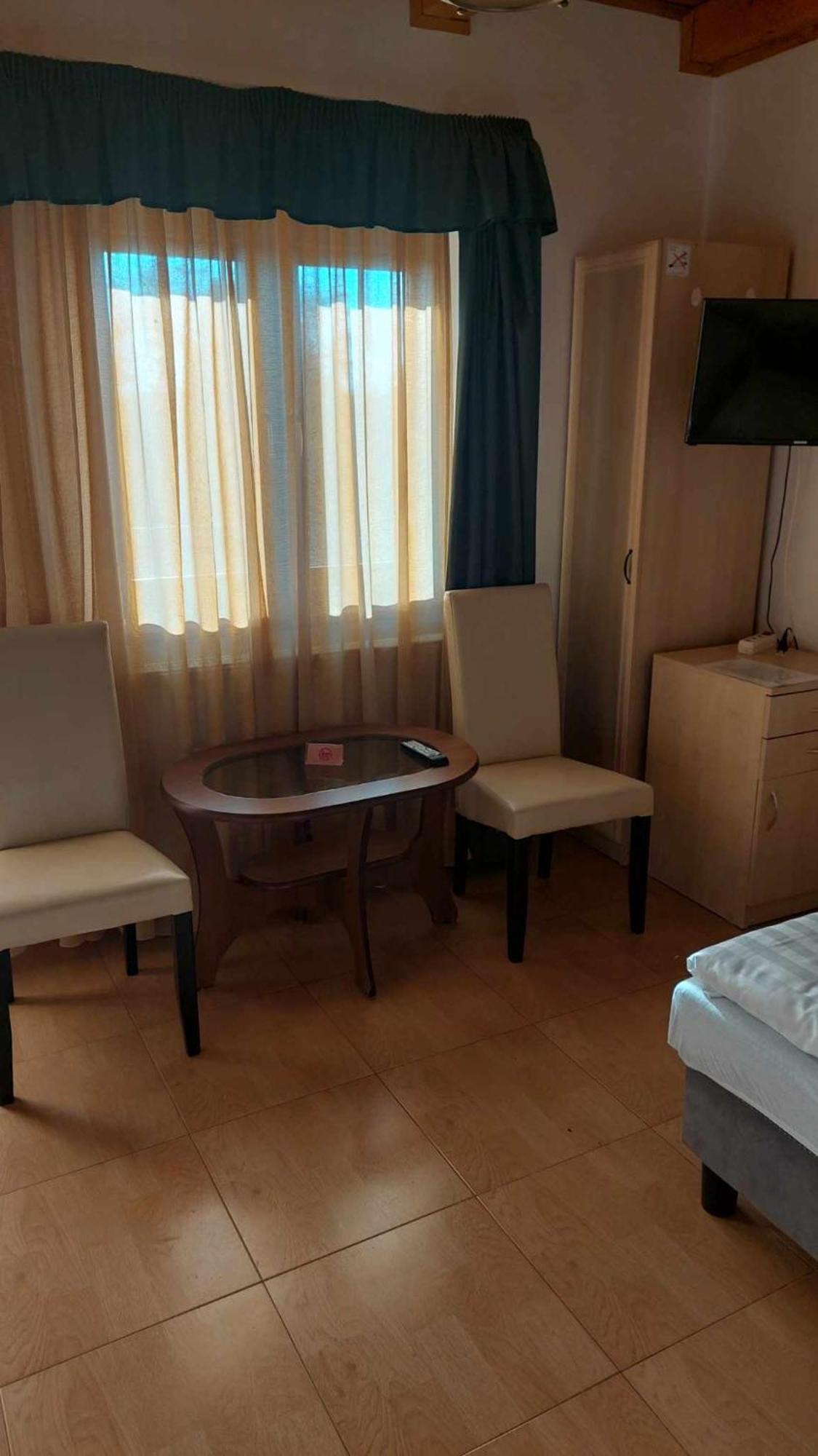 Mediterran Apartman Es Vendeghaz Hajdúszoboszló Екстериор снимка